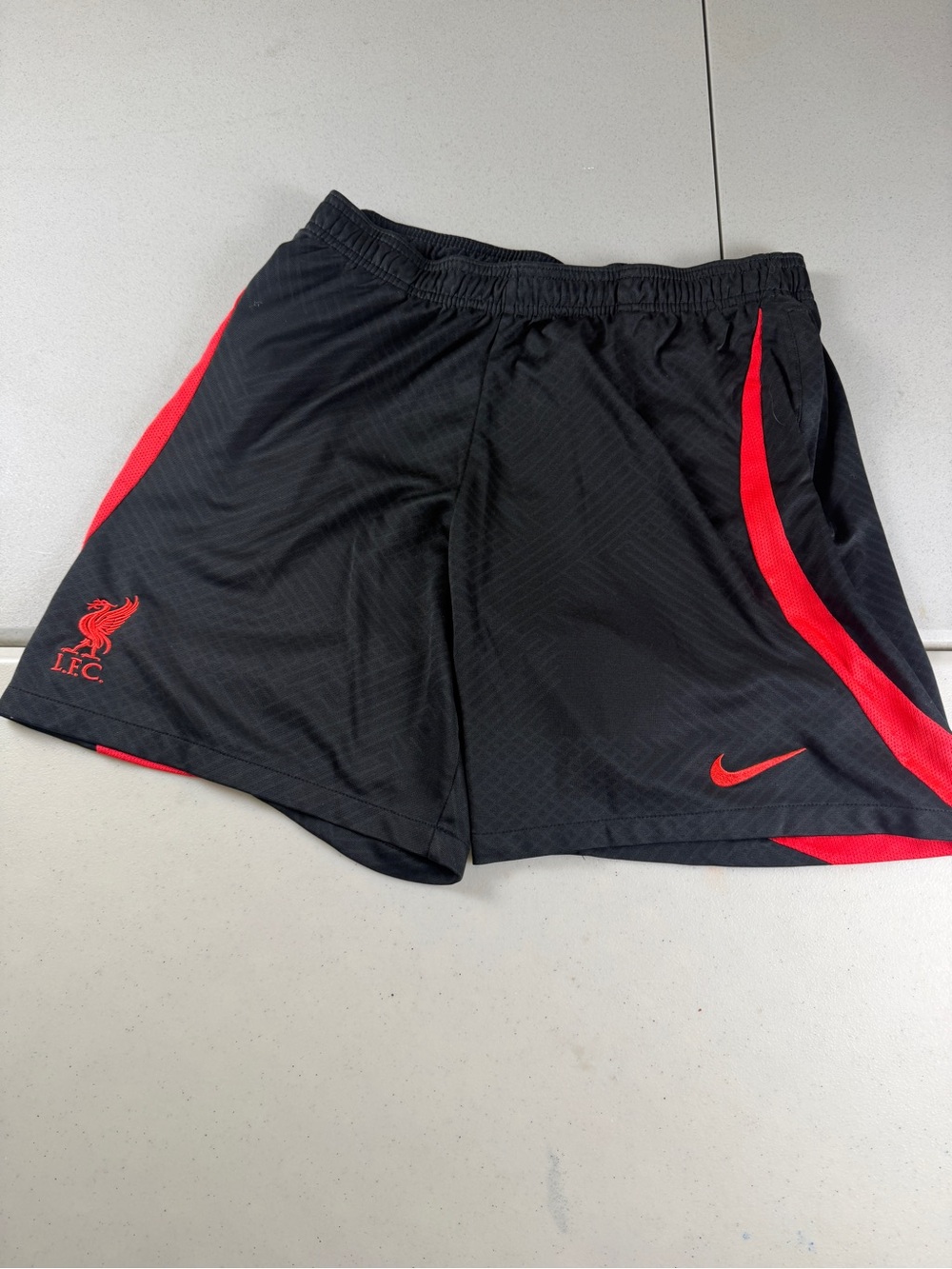 Liverpool Nike Black & Red Athletic Training Shorts M